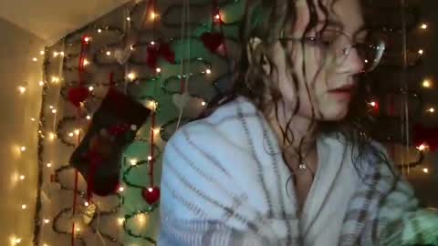 small lily online show from December 2025 11:04:02 AM