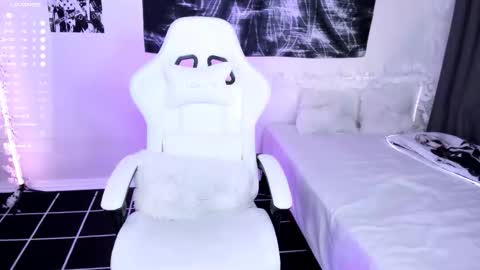 Lily online show from January 2026 03:01:01 AM