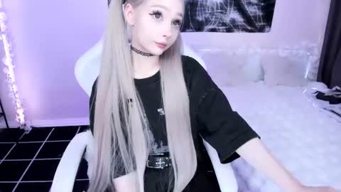 Snapshot of lily_weep chatting on June 2026 02:32:02 AM Lily online show from June 2026 02:32:02 AM