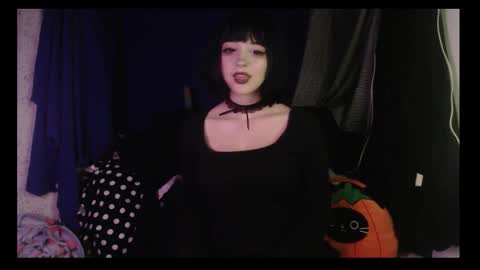 Snapshot of lilyimp chatting on November 2025 09:06:01 PM LUka online show from November 2025 09:06:01 PM