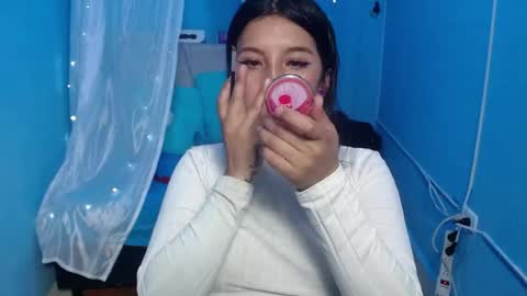 Snapshot of lilymoon_018 chatting on June 2026 01:04:02 PM lilymoon_018 online show from June 2026 01:04:02 PM