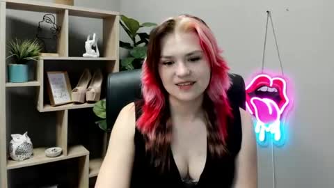 Snapshot of lilysweetxo chatting on June 2026 06:56:01 AM Lily online show from June 2026 06:56:01 AM