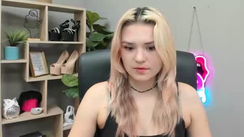 Snapshot of lilysweetxo chatting on July 2026 06:38:02 AM Lily online show from July 2026 06:38:02 AM