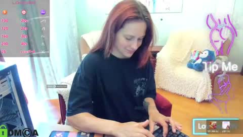 Snapshot of lilyviolet7 chatting on June 2026 07:03:02 AM Hi Im Lily online show from June 2026 07:03:02 AM