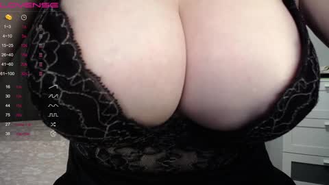 Lina online show from December 2024 09:09:02 PM