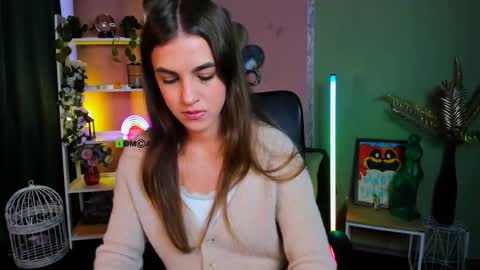 lina_fox12 online show from October 2025 12:30:02 PM