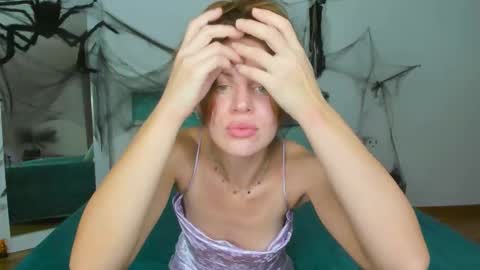 lina_muse_ online show from November 2025 11:18:02 PM