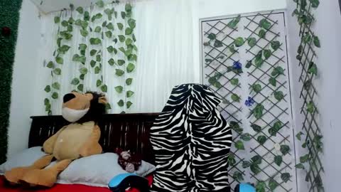 Snapshot of lina_paola chatting on December 2024 10:02:02 PM paola online show from December 2024 10:02:02 PM