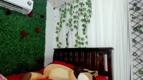 Snapshot of lina_paola chatting on December 2024 02:45:02 AM paola online show from December 2024 02:45:02 AM