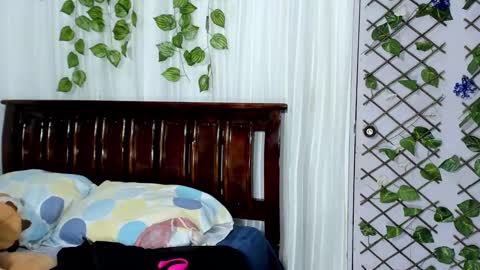 Snapshot of lina_paola chatting on February 2025 03:21:02 AM paola online show from February 2025 03:21:02 AM