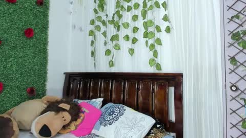 Snapshot of lina_paola chatting on March 2025 01:17:02 AM paola online show from March 2025 01:17:02 AM