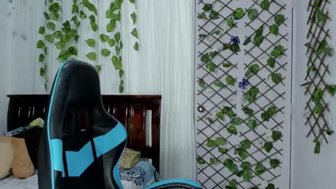 Snapshot of lina_paola chatting on March 2025 11:06:01 PM paola online show from March 2025 11:06:01 PM