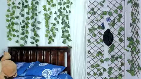 Snapshot of lina_paola chatting on September 2025 11:50:02 PM paola online show from September 2025 11:50:02 PM