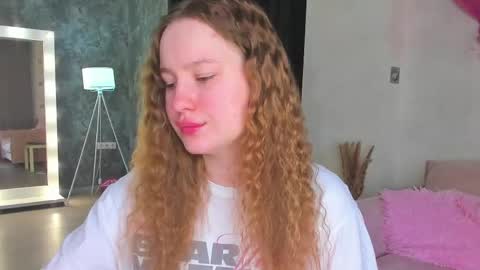 Snapshot of lina_smilee chatting on June 2026 12:11:01 AM Lina online show from June 2026 12:11:01 AM