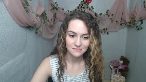 Lina online show from December 2024 10:26:02 AM