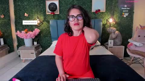 Lina  online show from September 2025 12:05:01 PM