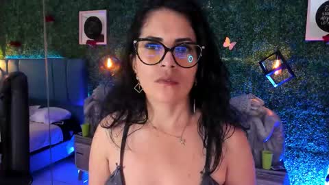 Lina  online show from February 2026 11:39:02 AM