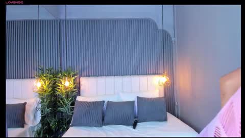 LinaGlam online show from November 2025 05:02:01 PM