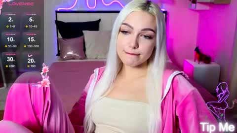 Snapshot of linalirian chatting on October 2025 02:04:01 PM I am Lina online show from October 2025 02:04:01 PM