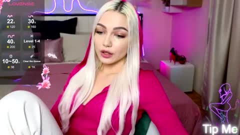 Snapshot of linalirian chatting on October 2025 01:35:02 PM I am Lina online show from October 2025 01:35:02 PM