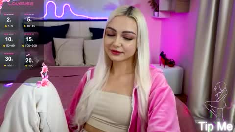 Snapshot of linalirian chatting on October 2025 02:29:01 PM I am Lina online show from October 2025 02:29:01 PM