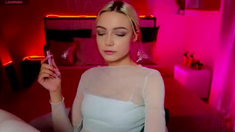 Snapshot of linalirian chatting on November 2025 02:16:01 PM I am Lina online show from November 2025 02:16:01 PM