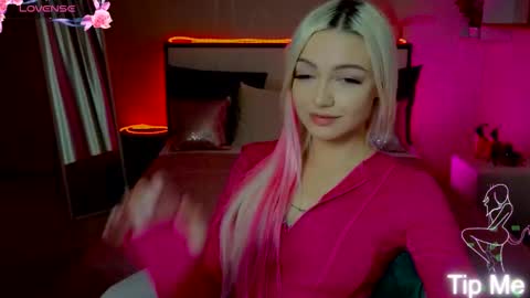 Snapshot of linalirian chatting on November 2025 02:33:01 PM I am Lina online show from November 2025 02:33:01 PM