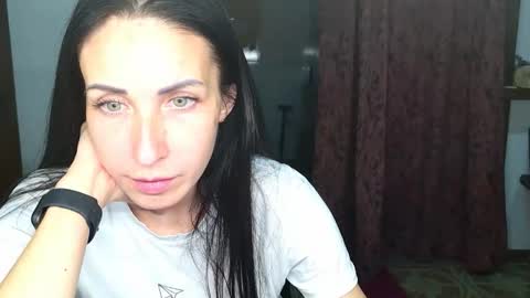 LinaLivee online show from November 2025 04:50:01 PM