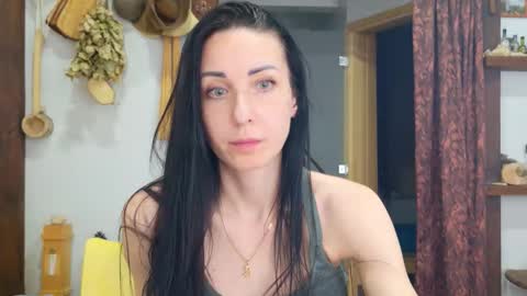 LinaLivee online show from April 2026 07:18:02 PM