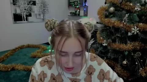 Lina online show from December 2024 07:41:02 PM