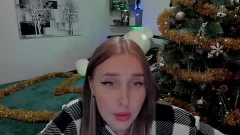 Lina online show from December 2024 08:12:02 PM