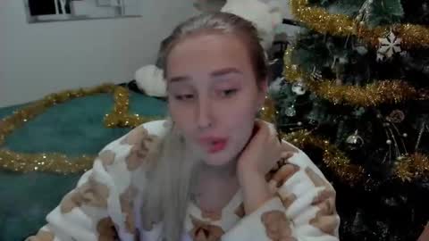 Lina online show from December 2024 09:00:02 PM