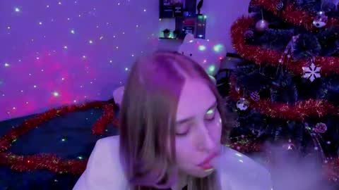 Lina online show from December 2024 12:20:01 AM