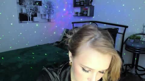 Lina online show from January 2025 09:32:01 PM