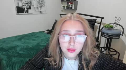 Lina online show from January 2025 09:05:01 PM