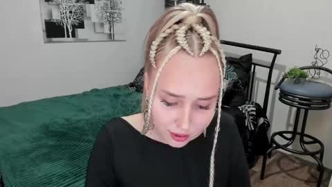 Lina online show from February 2025 12:19:01 AM