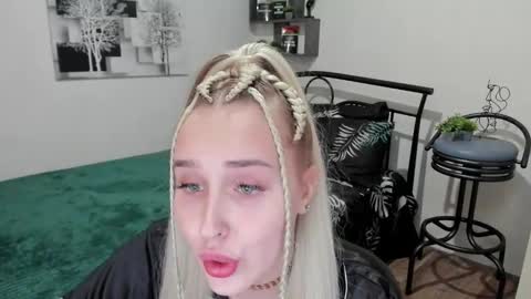 Lina online show from February 2025 08:51:02 PM