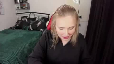 Lina online show from September 2025 10:01:02 PM