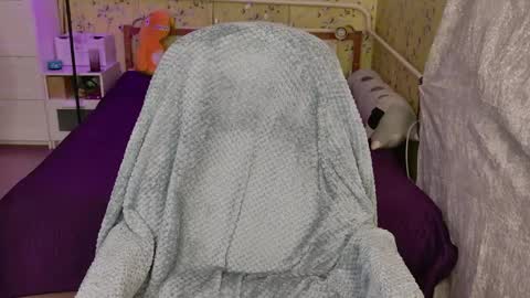Luna online show from April 2026 06:57:02 PM