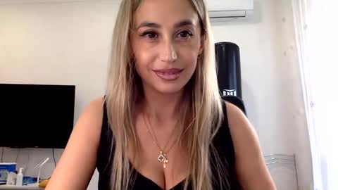 linavora online show from November 2025 12:20:01 PM