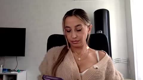 linavora online show from November 2025 11:20:02 AM