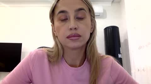 linavora online show from February 2026 12:01:02 PM