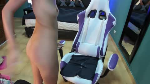  Linda  online show from February 2025 08:55:01 PM