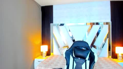  Linda  online show from October 2025 06:41:02 PM