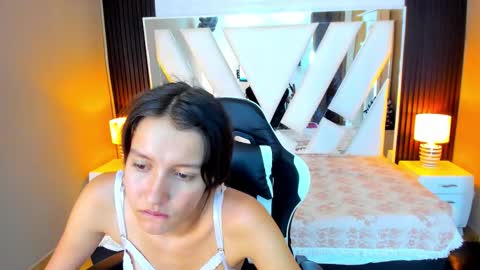  Linda  online show from October 2025 06:40:02 PM