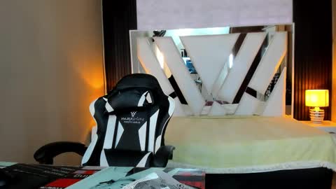  Linda  online show from March 2026 06:23:02 PM