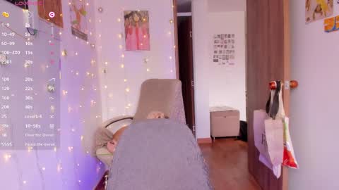 Giggles  online show from September 2025 02:19:01 PM