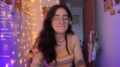 Giggles  online show from November 2025 10:32:01 PM