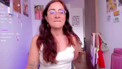 Snapshot of linda_giggle chatting on May 2026 03:50:02 PM Giggles online show from May 2026 03:50:02 PM