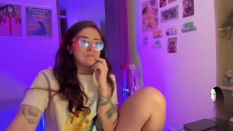 Snapshot of linda_giggle chatting on May 2026 12:52:02 AM Giggles online show from May 2026 12:52:02 AM